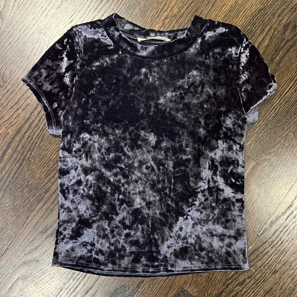 Velour girls shirt. Small